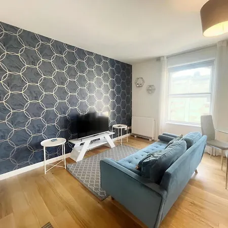 Alma Vale 4 - Hopewell * Bristol